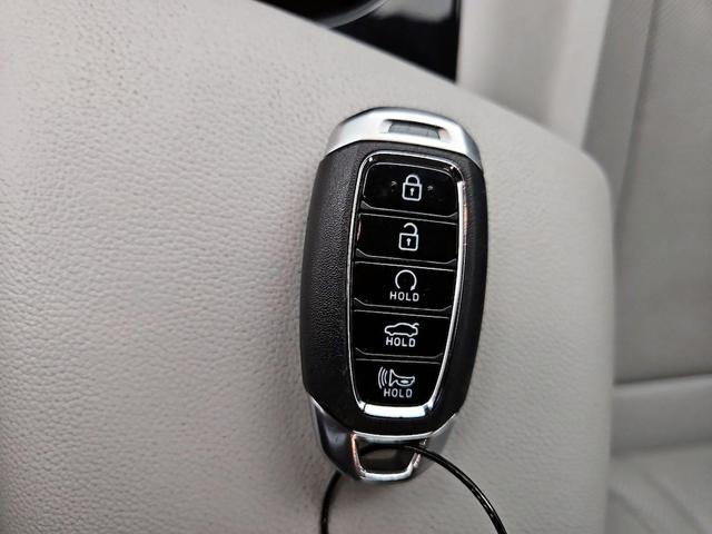 Photo of 2022 Black Hyundai ELANTRA