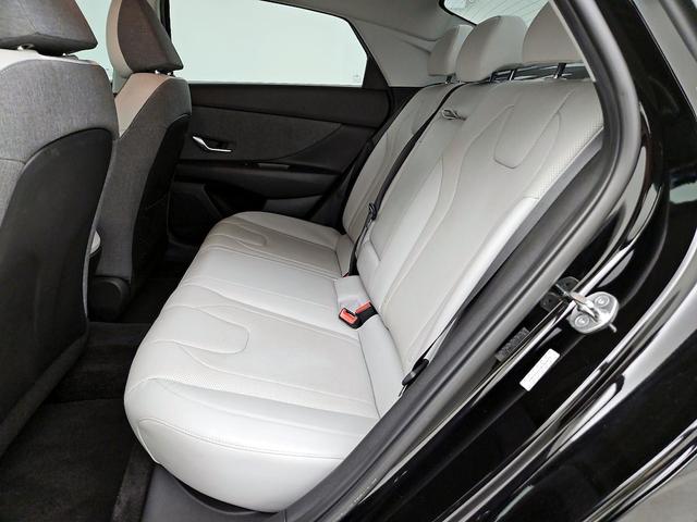 Photo of 2022 Black Hyundai ELANTRA
