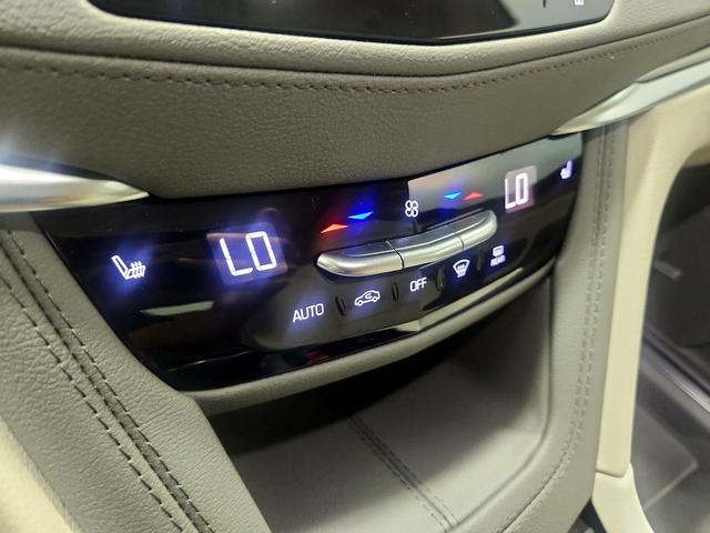 Photo of 2025 Black Cadillac XT5