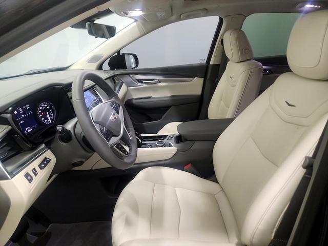 Photo of 2025 Black Cadillac XT5