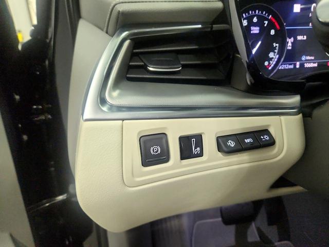 Photo of 2025 Black Cadillac XT5
