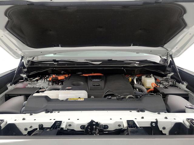 Photo of 2024 White Toyota Tundra Hybrid