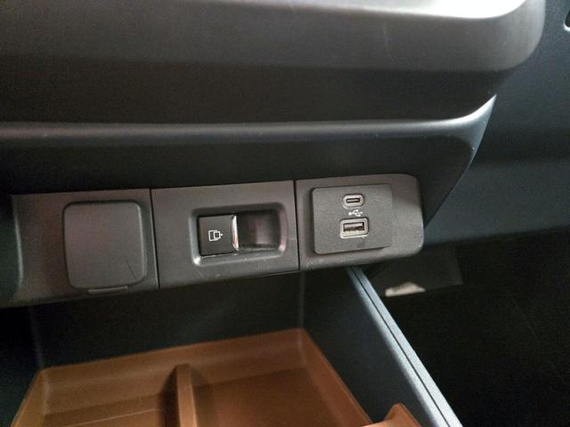 Photo of 2022 White Ford Maverick
