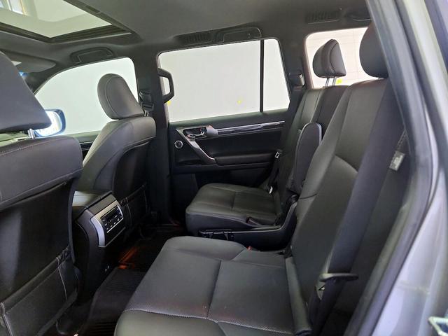 Photo of 2022 Gold Lexus GX 460