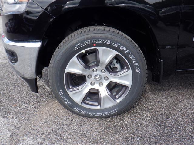 Photo of 2024 Diamond Black Crystal Pearlcoat RAM 1500