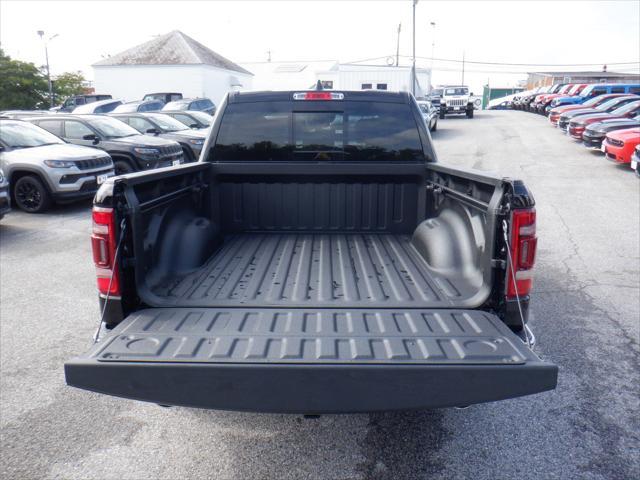 Photo of 2024 Diamond Black Crystal Pearlcoat RAM 1500