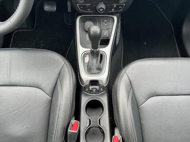 Photo of 2021 White Clearcoat Jeep Compass