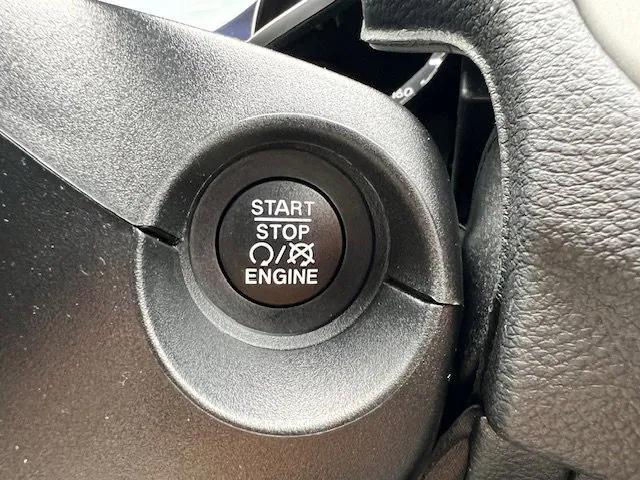 Photo of 2021 White Clearcoat Jeep Compass