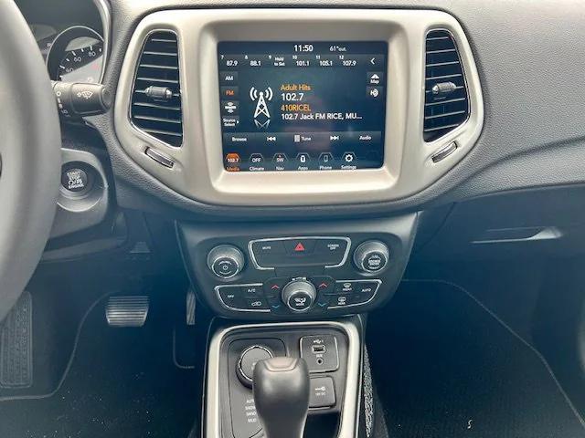 Photo of 2021 White Clearcoat Jeep Compass