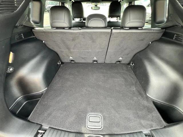 Photo of 2021 White Clearcoat Jeep Compass
