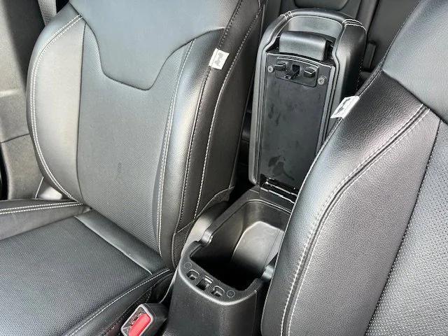 Photo of 2021 White Clearcoat Jeep Compass