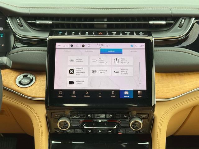 Photo of 2023 Diamond Black Crystal Pearlcoat Jeep Grand Cherokee 4xe