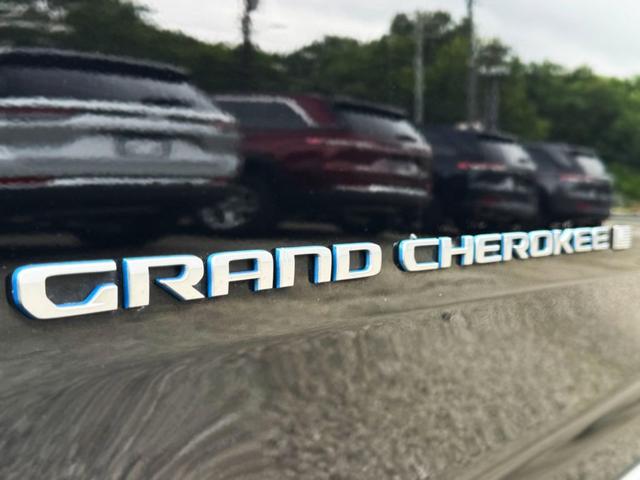 Photo of 2023 Diamond Black Crystal Pearlcoat Jeep Grand Cherokee 4xe