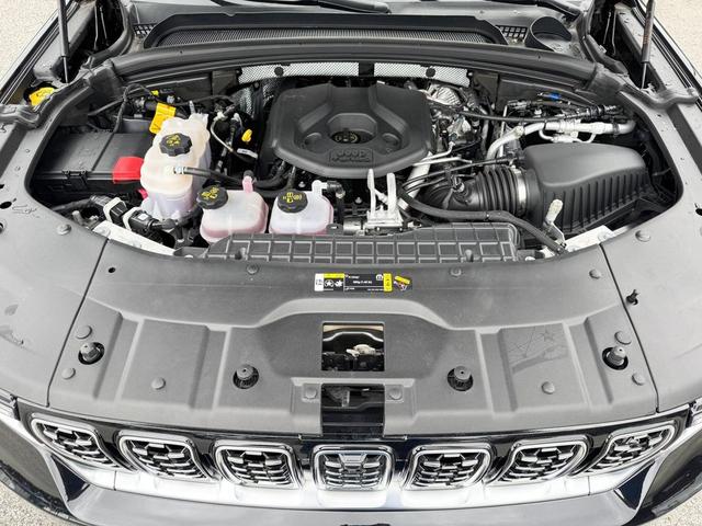 Photo of 2023 Diamond Black Crystal Pearlcoat Jeep Grand Cherokee 4xe
