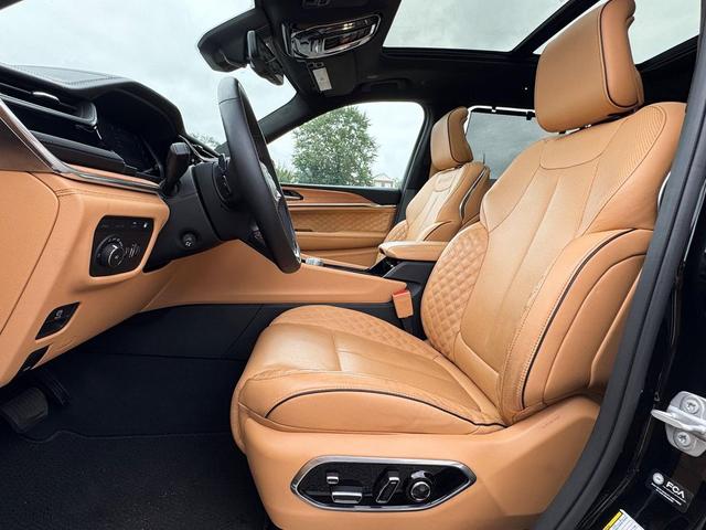 Photo of 2023 Diamond Black Crystal Pearlcoat Jeep Grand Cherokee 4xe