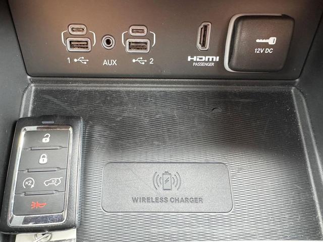 Photo of 2023 Diamond Black Crystal Pearlcoat Jeep Grand Cherokee 4xe