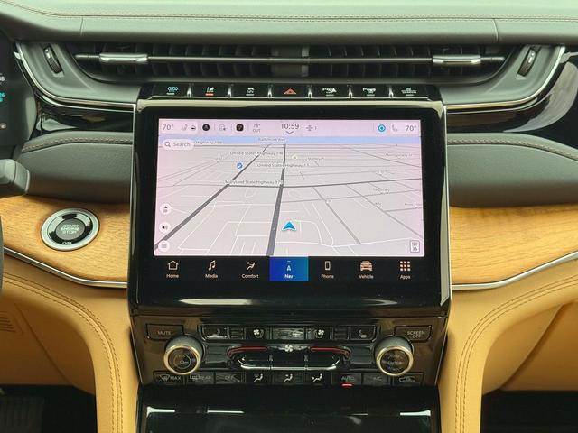 Photo of 2023 Diamond Black Crystal Pearlcoat Jeep Grand Cherokee 4xe