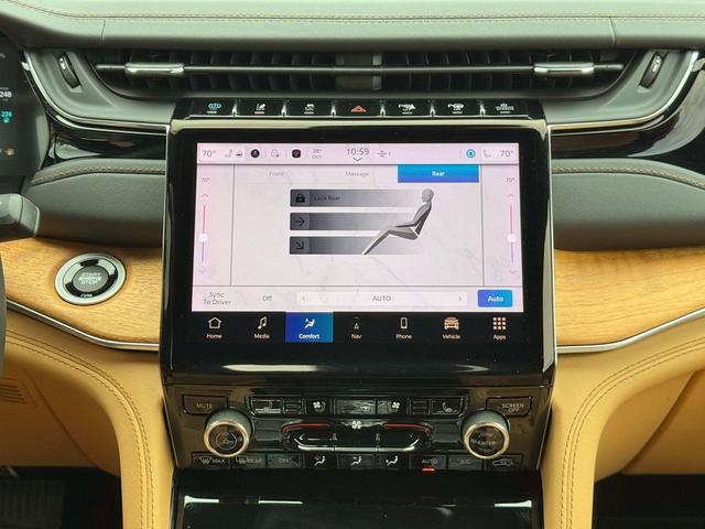 Photo of 2023 Diamond Black Crystal Pearlcoat Jeep Grand Cherokee 4xe