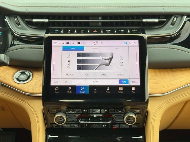 Photo of 2023 Diamond Black Crystal Pearlcoat Jeep Grand Cherokee 4xe