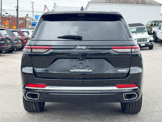 Photo of 2023 Diamond Black Crystal Pearlcoat Jeep Grand Cherokee 4xe