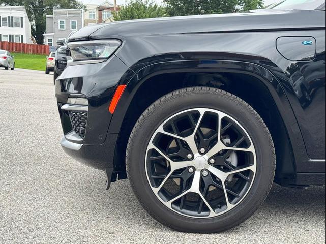 Photo of 2023 Diamond Black Crystal Pearlcoat Jeep Grand Cherokee 4xe