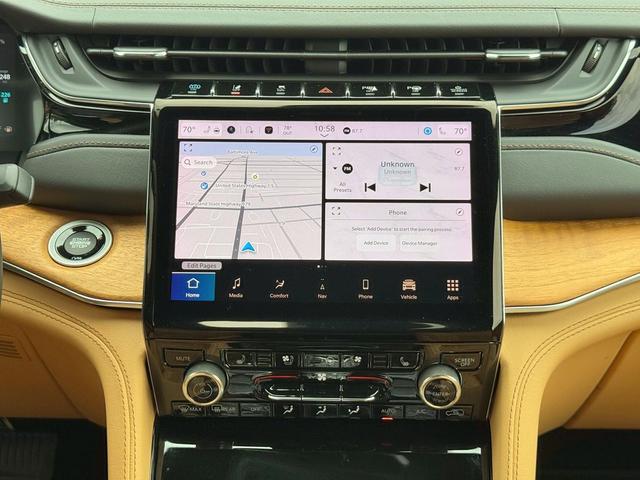 Photo of 2023 Diamond Black Crystal Pearlcoat Jeep Grand Cherokee 4xe