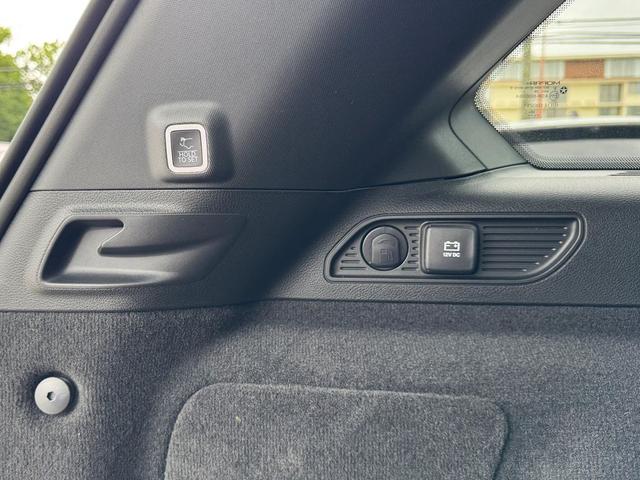 Photo of 2023 Diamond Black Crystal Pearlcoat Jeep Grand Cherokee 4xe