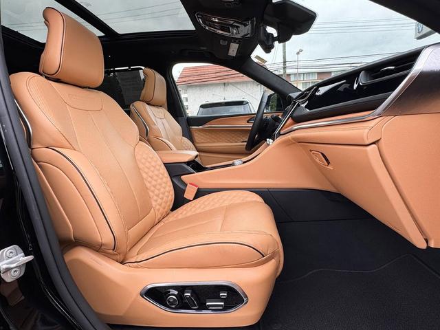 Photo of 2023 Diamond Black Crystal Pearlcoat Jeep Grand Cherokee 4xe