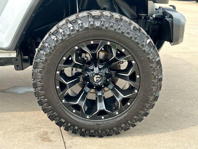 Photo of 2023 Silver Zynith Clearcoat Jeep Wrangler