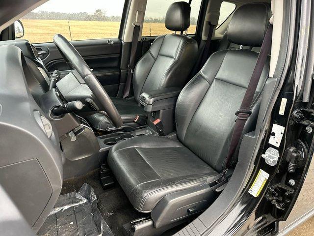 Photo of 2016 Black Clearcoat Jeep Compass