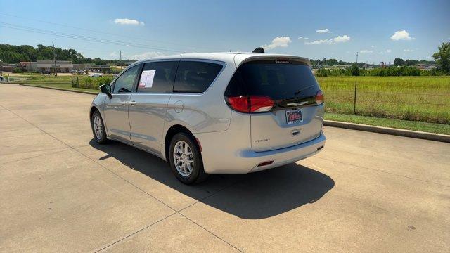 Photo of 2023 Silver Mist Clearcoat Chrysler Voyager