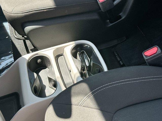 Photo of 2023 Silver Mist Clearcoat Chrysler Voyager
