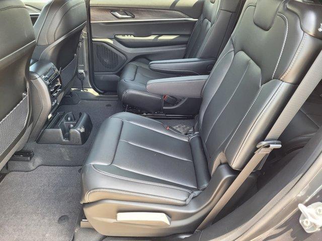 Photo of 2025 Metallic Jeep Grand Cherokee L