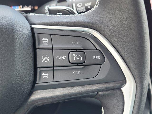 Photo of 2025 Metallic Jeep Grand Cherokee L