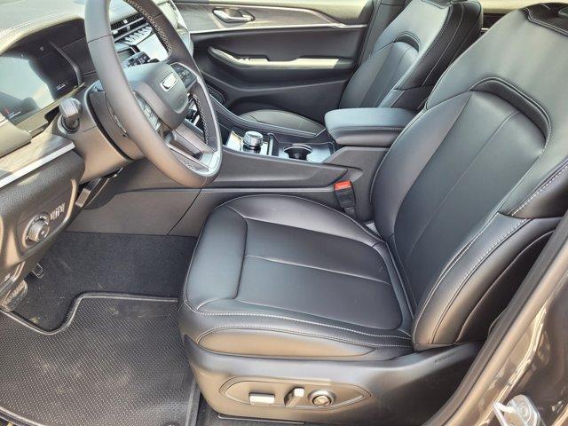 Photo of 2025 Metallic Jeep Grand Cherokee L