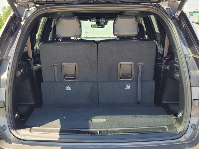 Photo of 2025 Metallic Jeep Grand Cherokee L