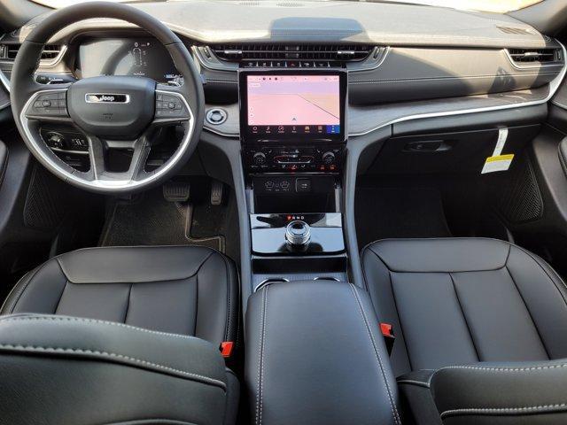 Photo of 2025 Metallic Jeep Grand Cherokee L