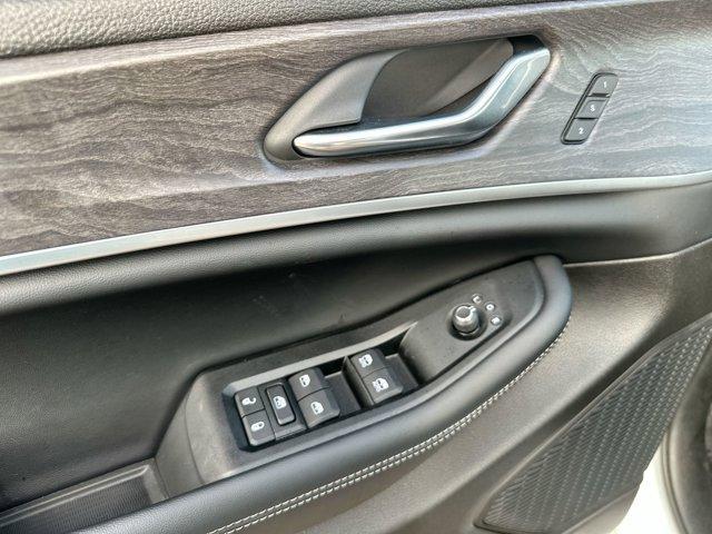 Photo of 2025 Bright White Clearcoat Jeep Grand Cherokee L
