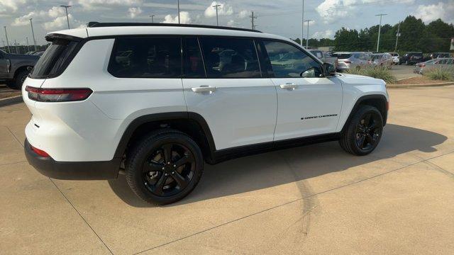 Photo of 2025 Bright White Clearcoat Jeep Grand Cherokee L