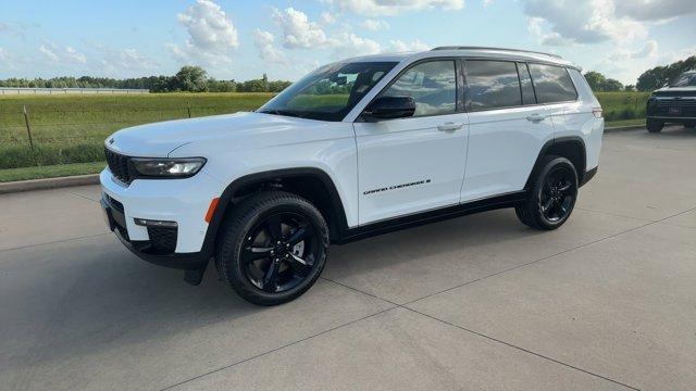 Photo of 2025 Bright White Clearcoat Jeep Grand Cherokee L