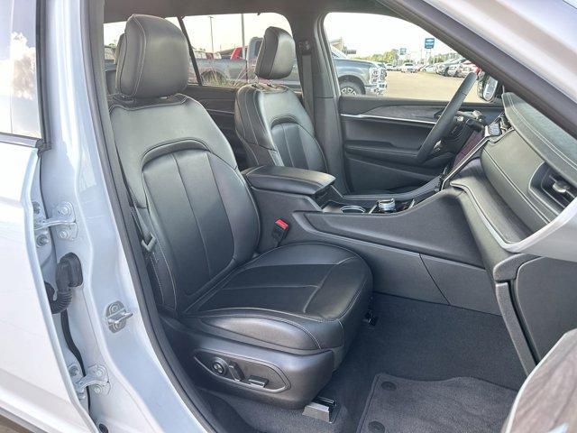 Photo of 2025 Bright White Clearcoat Jeep Grand Cherokee L