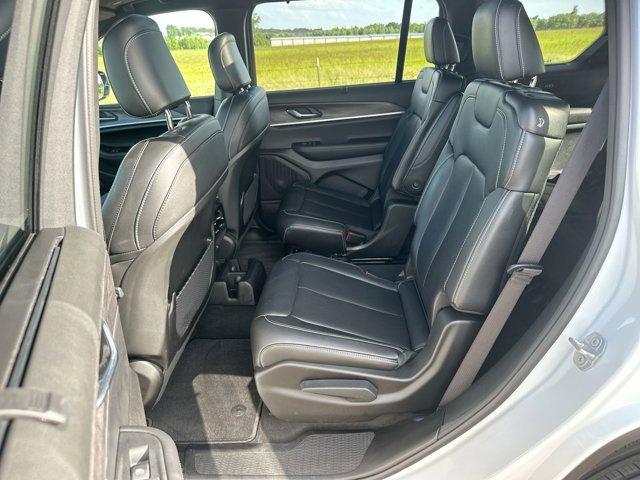 Photo of 2025 Bright White Clearcoat Jeep Grand Cherokee L