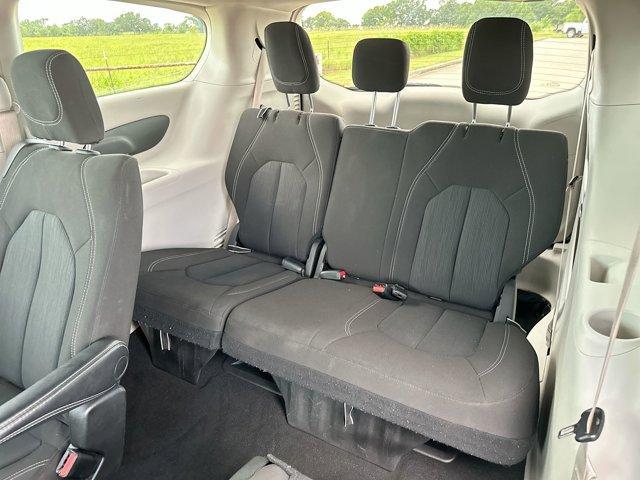 Photo of 2023 Silver Mist Clearcoat Chrysler Voyager