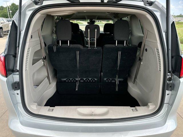 Photo of 2023 Silver Mist Clearcoat Chrysler Voyager