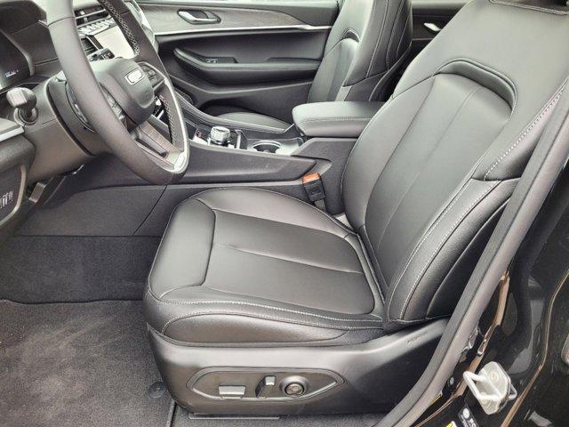 Photo of 2025 Diamond Black Jeep Grand Cherokee L