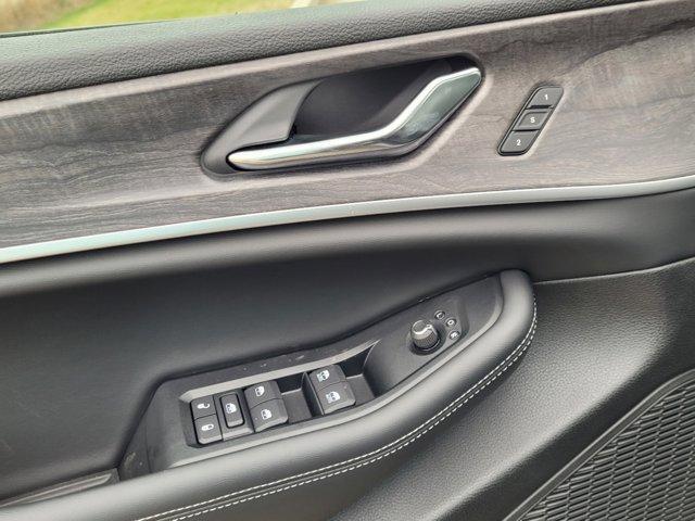 Photo of 2025 Diamond Black Jeep Grand Cherokee L