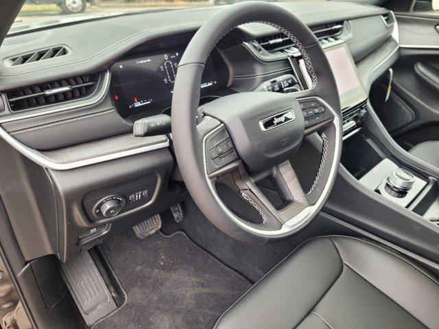 Photo of 2025 Diamond Black Jeep Grand Cherokee L