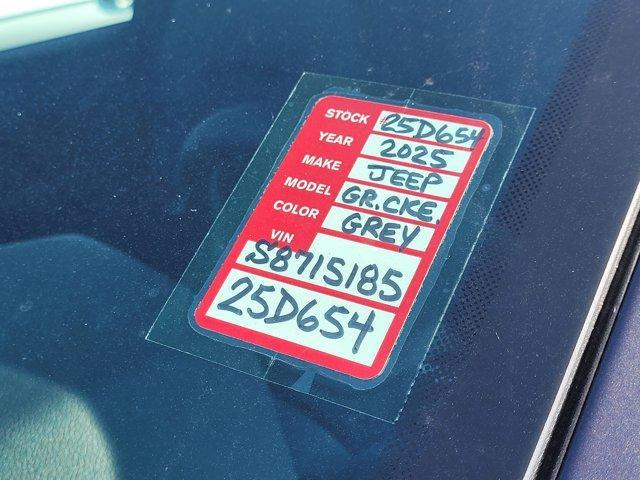 Photo of 2025 Metallic Jeep Grand Cherokee L
