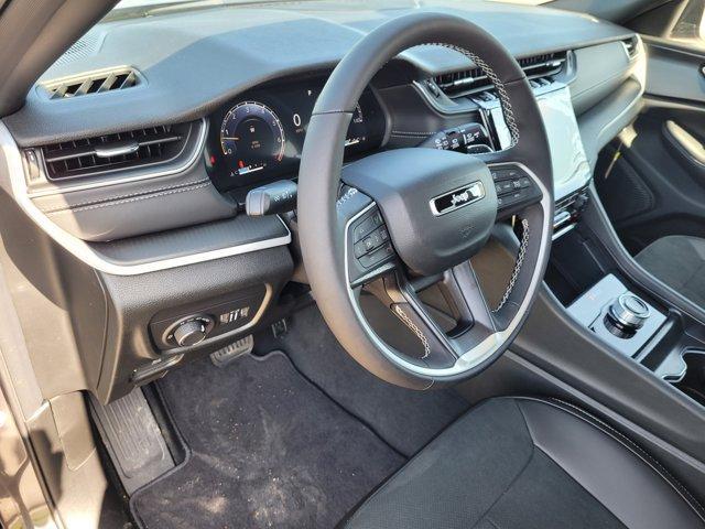 Photo of 2025 Metallic Jeep Grand Cherokee L