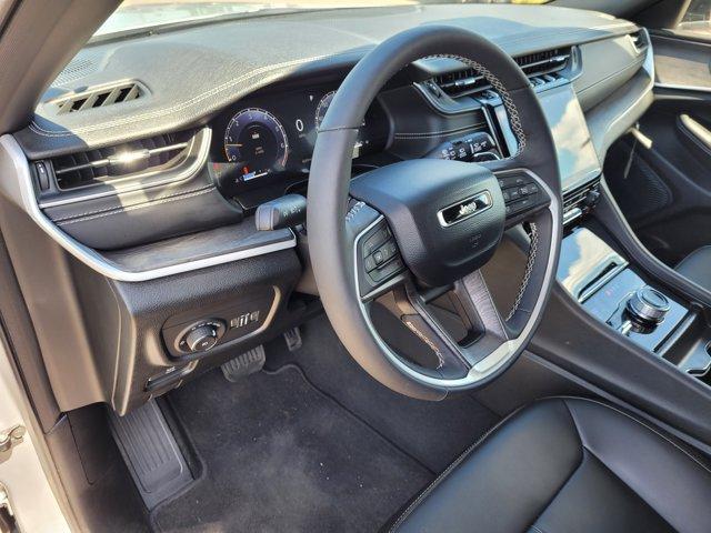 Photo of 2025 Silver Zynith Jeep Grand Cherokee L